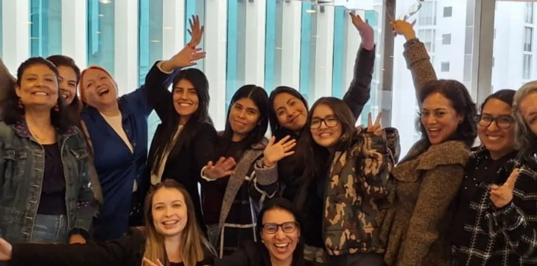 Grupo de profesionales certificadas en Perú junto a Anna Traverso