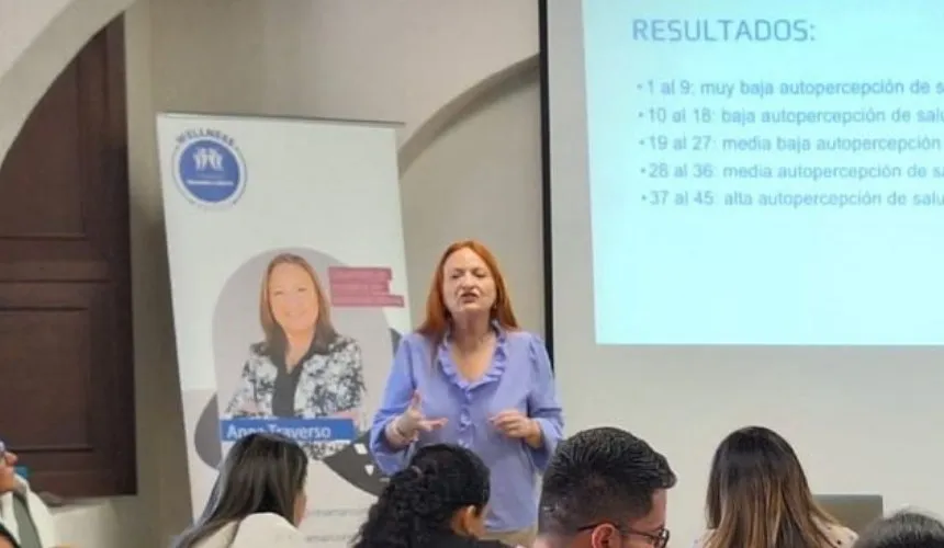 Anna Traverso presentando resultados de un diagnóstico MASBE en México